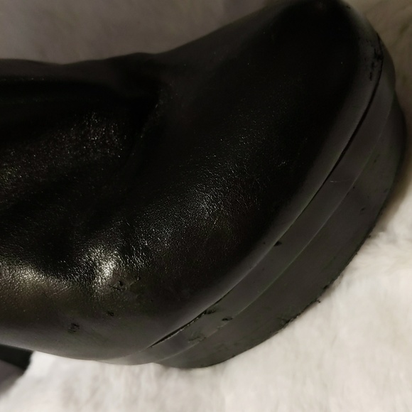 Michael Kors| Aria Black Leather Ankle Boots 4" Heels Gold Toned Stud Detailing - Picture 4 of 14